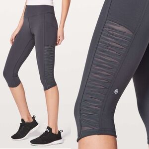 Lululemon Sharp Turns Crop 17"
Blue Tied
